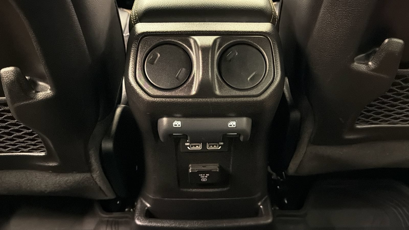 Used 2024 Jeep Wrangler Unlimited Sahara w/ Technology Group AWD/4WD image 34