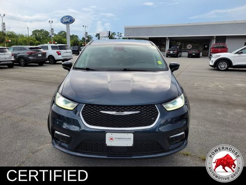 Used 2023 Chrysler Pacifica Touring-L FWD image 9