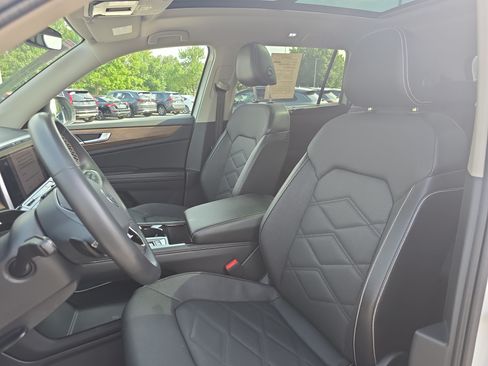 Used 2024 Volkswagen Atlas SE AWD/4WD image 14