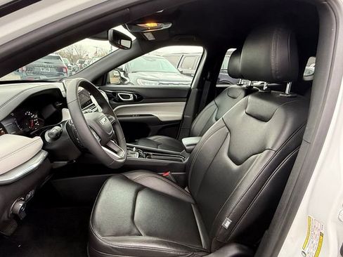 Used 2024 Jeep Compass Limited image 6