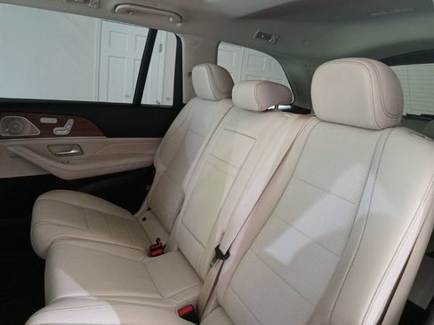 Used 2022 Mercedes-Benz GLS 450 4MATIC image 16