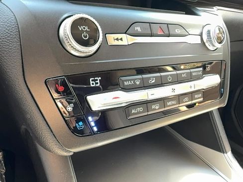 Used 2020 Ford Explorer Limited image 26