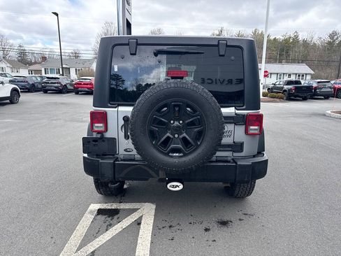 Used 2017 Jeep Wrangler Sport AWD/4WD image 4