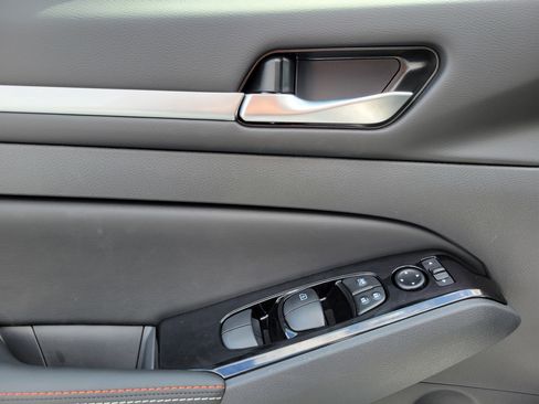 New 2025 Nissan Altima 2.5 SR w/ SR Premium Package image 19