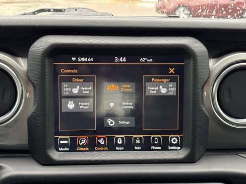 Used 2020 Jeep Wrangler Unlimited Sahara w/ Dual Top Group AWD/4WD image 19