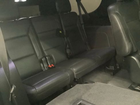 Used 2021 Chevrolet Suburban Z71 w/ Luxury Package AWD/4WD image 38