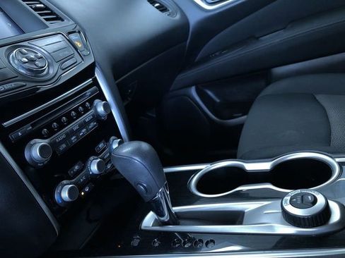 Used 2017 Nissan Pathfinder S image 30