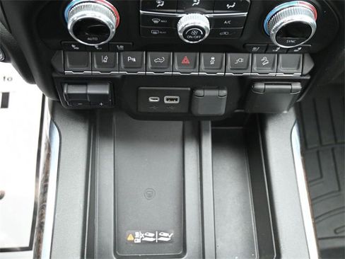 Used 2022 GMC Sierra 2500 Denali w/ Denali Ultimate Package image 18