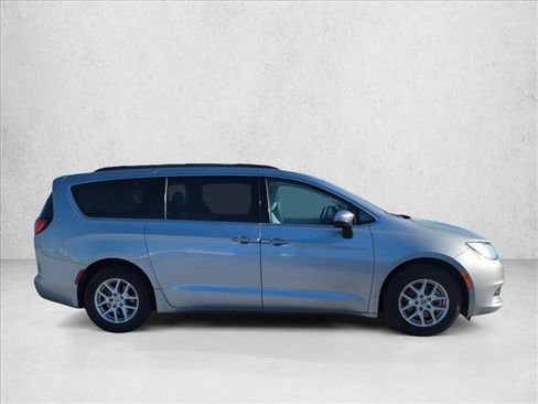 Used 2021 Chrysler Voyager Lxi image 4