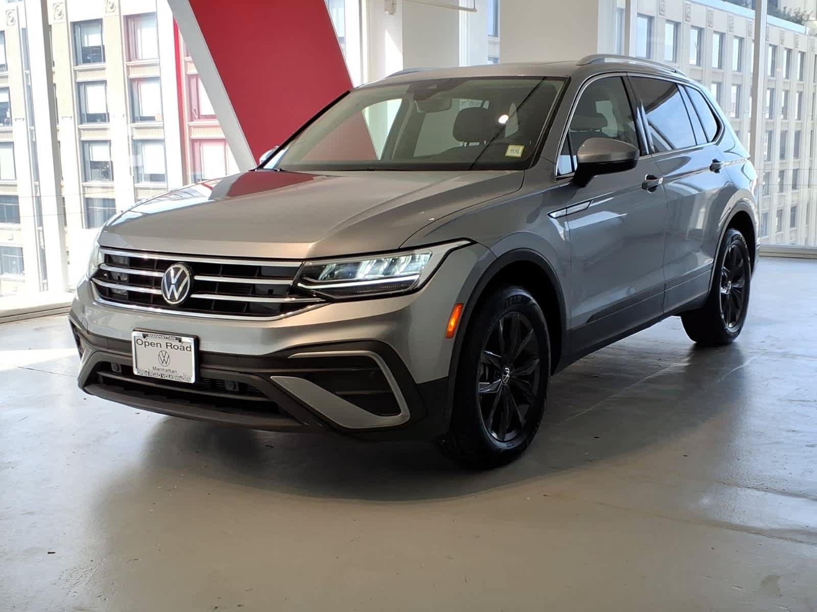 Used 2022 Volkswagen Tiguan SE AWD/4WD image 1