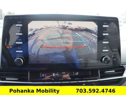 Used 2021 Toyota Sienna XLE w/ XLE Plus Package image 17