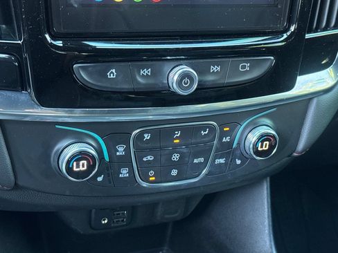 Used 2023 Chevrolet Traverse RS AWD/4WD image 30