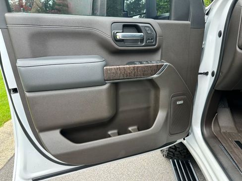 Used 2022 GMC Sierra 3500 Denali w/ Denali Ultimate Package AWD/4WD image 9