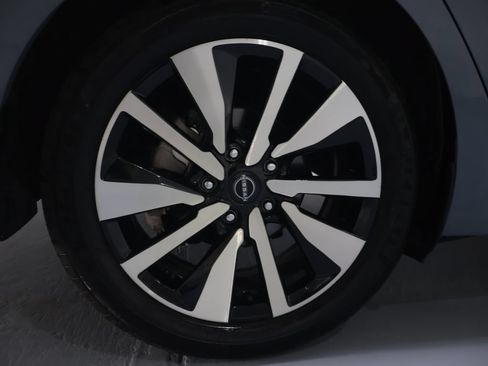 Used 2024 Nissan Sentra SV w/ SV Premium Package FWD image 33