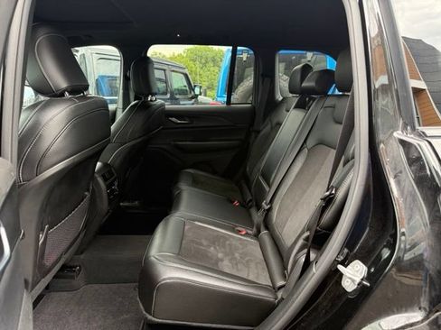 Used 2024 Jeep Grand Cherokee Altitude AWD/4WD image 12