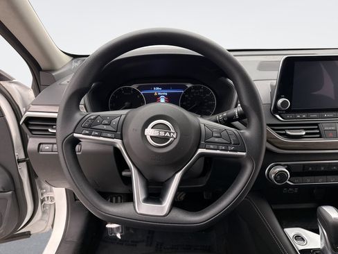 Used 2023 Nissan Altima 2.5 SV AWD/4WD image 12