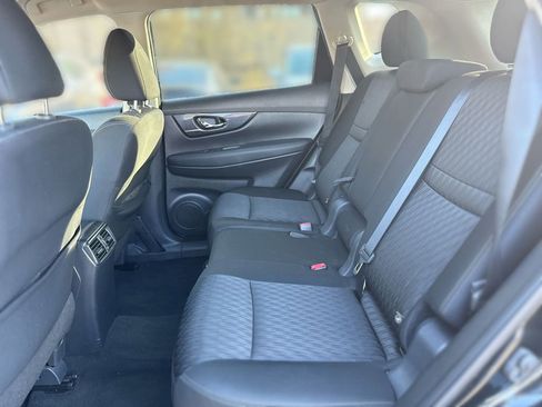Used 2019 Nissan Rogue SV image 23