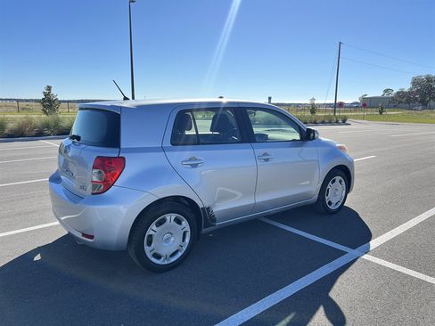 Used 2010 Scion xD image 2
