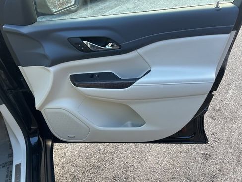 Used 2023 GMC Acadia Denali w/ Denali Ultimate Package image 6