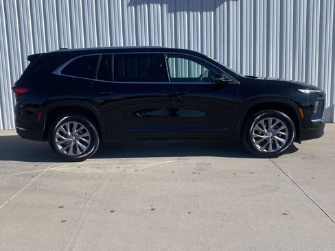 Used 2025 Buick Enclave Preferred AWD/4WD image 4