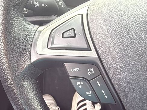 Used 2019 Ford Fusion SE FWD image 13