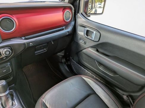 Used 2022 Jeep Gladiator Rubicon w/ Cold Weather Group image 18