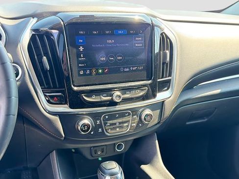 Used 2020 Chevrolet Traverse LT image 28