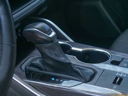 Used 2020 Toyota Highlander Limited image 19