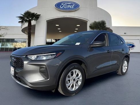 Certified 2023 Ford Escape Active w/ Tech Pack #1 AWD/4WD image 2