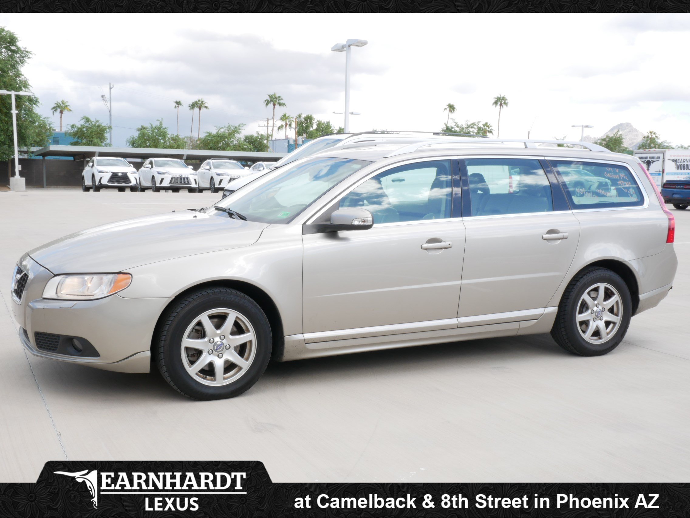 Used 2009 Volvo V70 FWD image 1