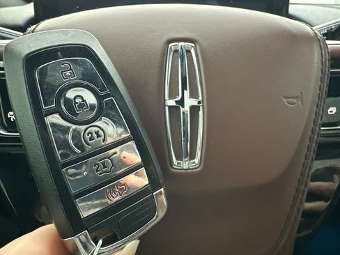 Used 2025 Lincoln Aviator Reserve w/ Equipment Group 201A AWD/4WD image 37