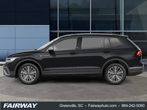 Used 2024 Volkswagen Tiguan Wolfsburg Edition AWD/4WD image 2