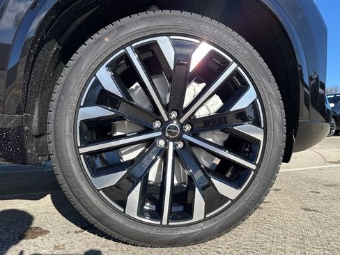 New 2026 Volvo XC90 B6 Plus w/ Protection Package Premier image 9