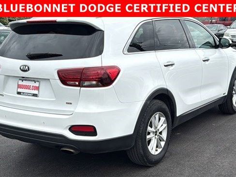 Used 2019 Kia Sorento LX w/ LX Convenience Package image 5