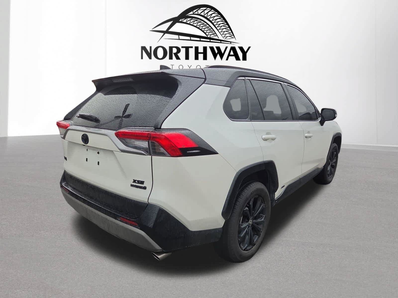 Used 2022 Toyota RAV4 XSE w/ XSE Grade Weather Package AWD/4WD image 3