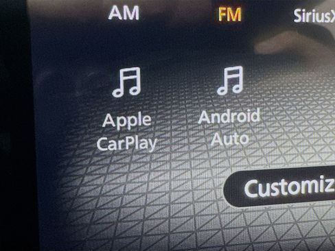 Used 2025 Nissan Rogue SV image 2