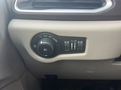 Used 2020 Chrysler Pacifica Touring-L Plus w/ Advanced Safetytec Group image 28