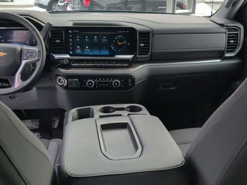Used 2024 Chevrolet Silverado 1500 LT w/ Z71 Off-Road Package image 16