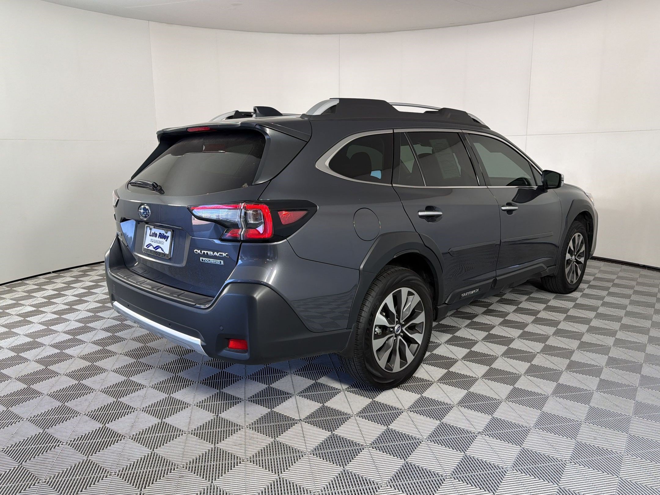 Used 2025 Subaru Outback Touring AWD/4WD image 9