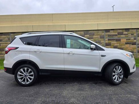 Used 2017 Ford Escape Titanium image 2