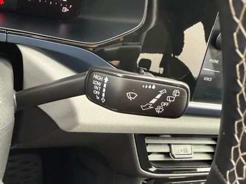 Used 2023 Volkswagen Taos SE image 23