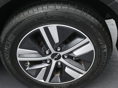 Used 2022 Kia Niro LXS image 40