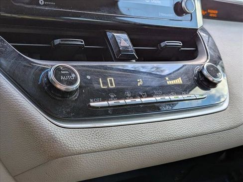 Used 2022 Toyota Corolla LE image 9