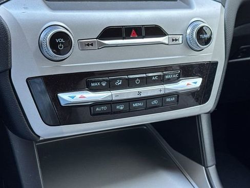 Used 2022 Ford Explorer 2WD image 24