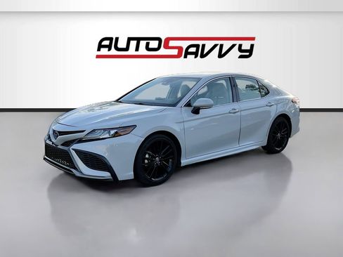 Used 2023 Toyota Camry XSE FWD image 3