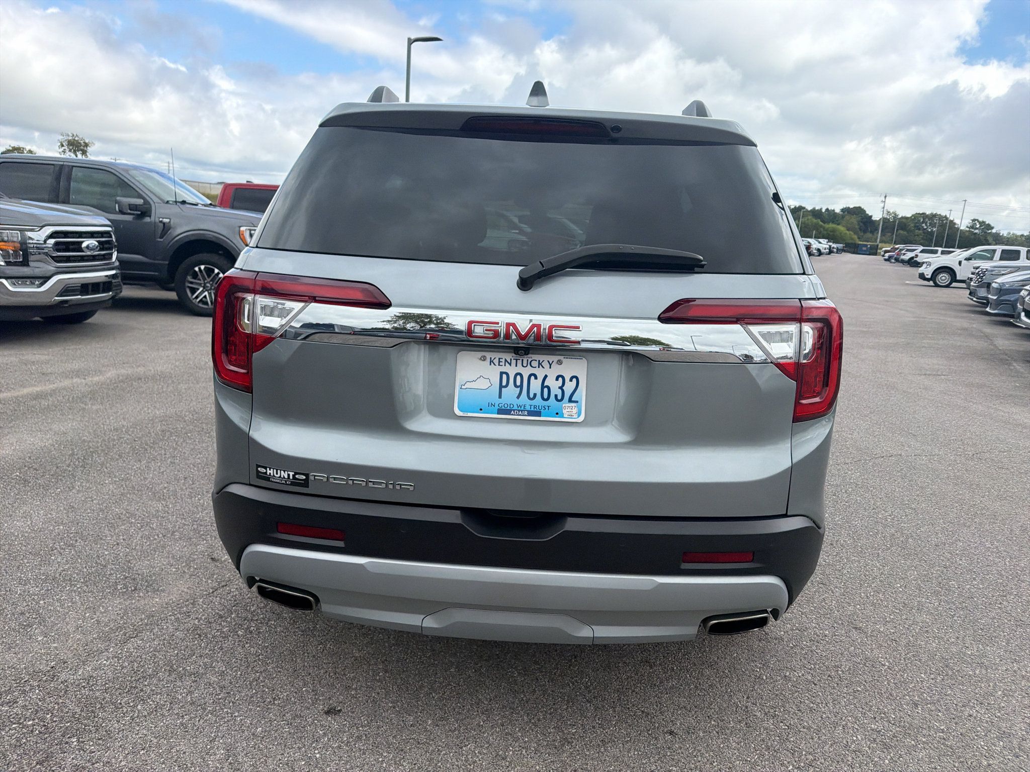Used 2023 GMC Acadia SLE w/ Driver Convenience Package FWD image 6