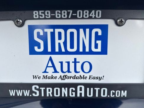 Used 2015 Chrysler Town & Country Touring-L w/ Driver Convenience Group image 18