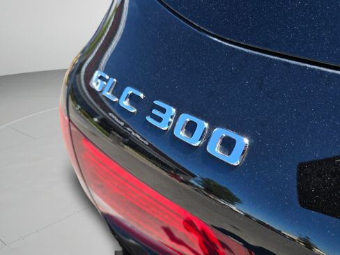 Used 2019 Mercedes-Benz GLC 300 4MATIC image 30