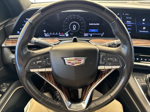 Used 2023 Cadillac Escalade Premium Luxury AWD/4WD image 30