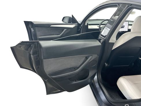 Certified 2023 Tesla Model Y Long Range AWD/4WD image 10